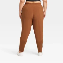 Women's Tapered Stretch Woven Mid-Rise Pants - All In Motion™